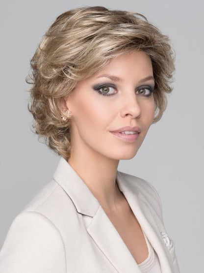 DAILY by ELLEN WILLE in CHAMPAGNE ROOTED 22.20.25 | Light Neutral Blonde, Light Strawberry Blonde, and Lightest Golden Blonde Blend with Shaded Roots