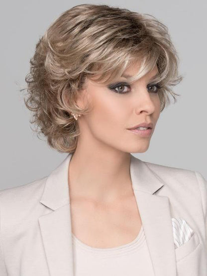 DAILY by ELLEN WILLE in CHAMPAGNE ROOTED 22.20.25 | Light Neutral Blonde, Light Strawberry Blonde, and Lightest Golden Blonde Blend with Shaded Roots